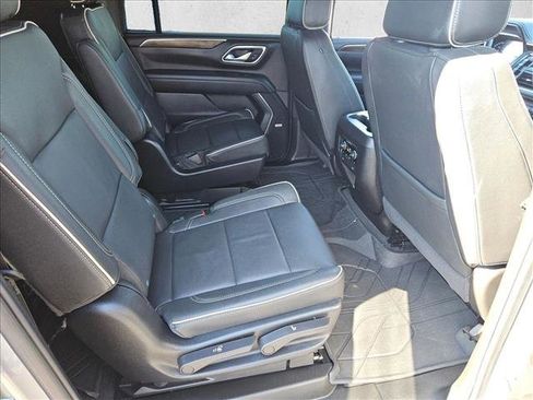Used 2024 Chevrolet Suburban Premier image 19