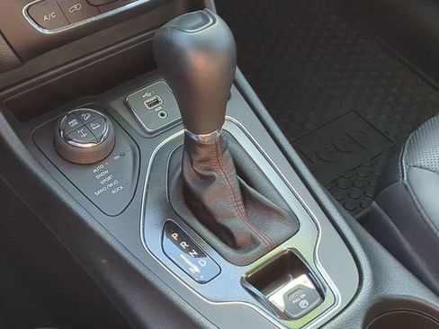 Used 2021 Jeep Cherokee Trailhawk w/ Premium Leather Package image 28