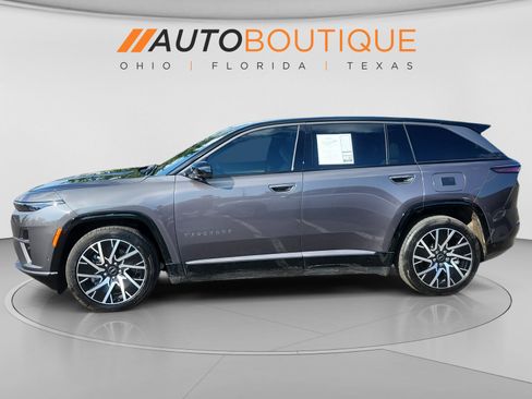 Used 2025 Jeep Wagoneer S Limited AWD/4WD image 2