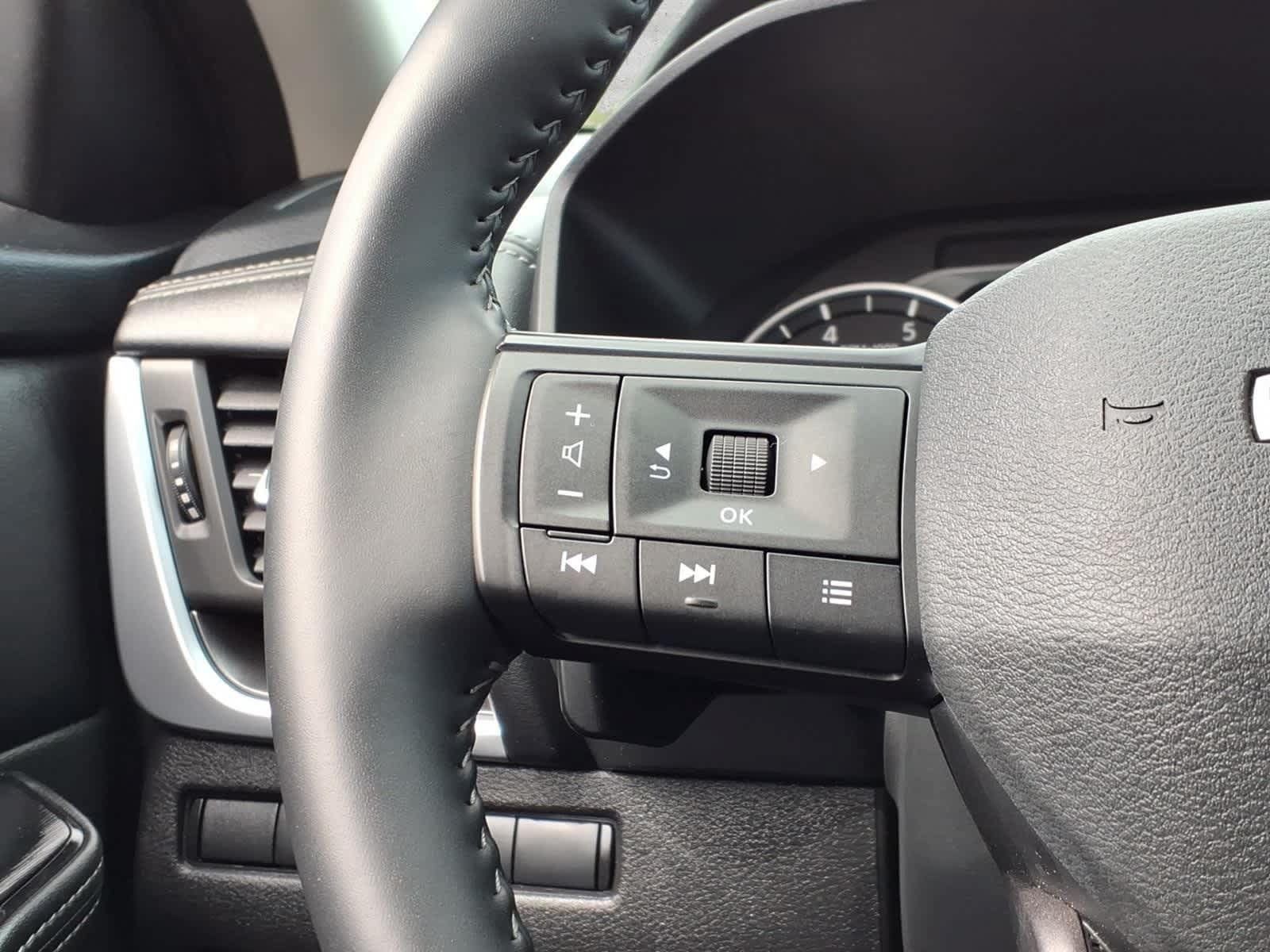 Used 2024 Nissan Rogue S AWD/4WD image 24