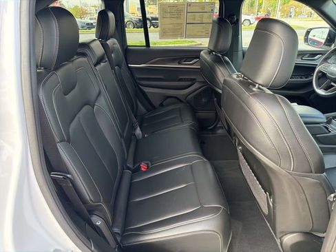 Used 2025 Jeep Grand Cherokee Limited image 22
