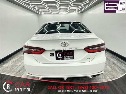 Used 2022 Toyota Camry SE FWD image 5