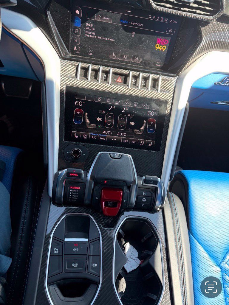 Used 2020 Lamborghini Urus AWD/4WD image 24