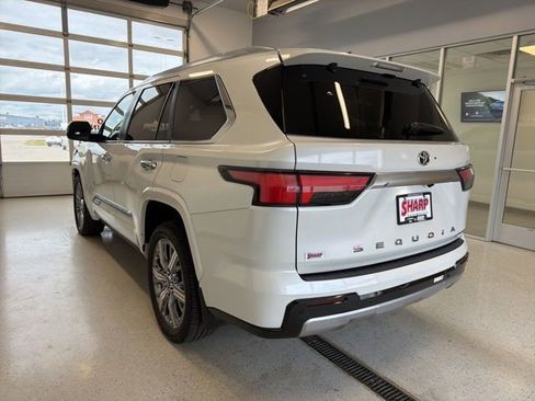 Used 2025 Toyota Sequoia Capstone AWD/4WD image 9