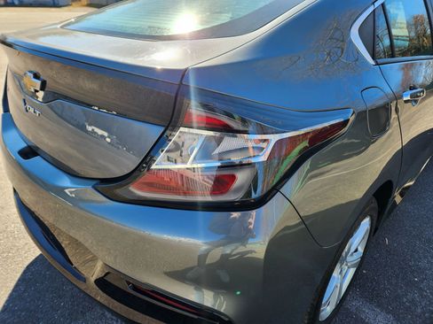 Used 2017 Chevrolet Volt LT w/ Comfort Package image 12