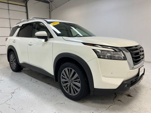 Used 2023 Nissan Pathfinder SL w/ SL Premium Package AWD/4WD image 8