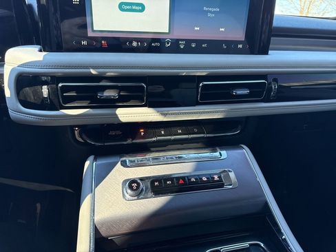 Used 2025 Lincoln Aviator AWD image 30
