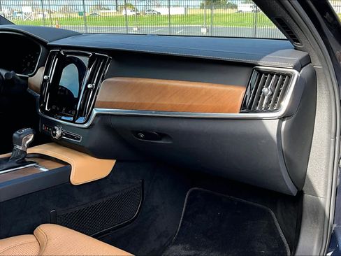 Used 2017 Volvo S90 T6 Inscription w/ Vision Package image 19