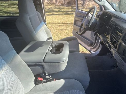 Used 2004 Ford Excursion XLT image 32