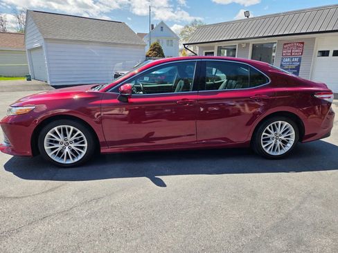 Used 2018 Toyota Camry XLE FWD image 2