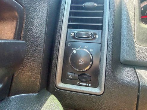 Used 2017 RAM 1500 Express RWD image 15