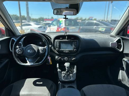 Used 2020 Kia Soul GT-Line FWD image 12