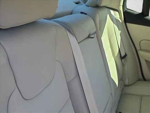 Used 2024 Volvo S60 B5 Plus image 17