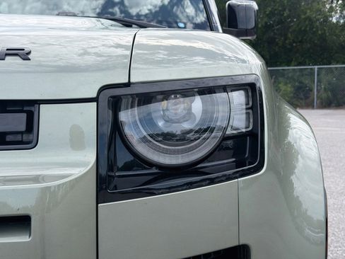 Used 2025 Land Rover Defender 110 X-Dynamic SE AWD/4WD image 9