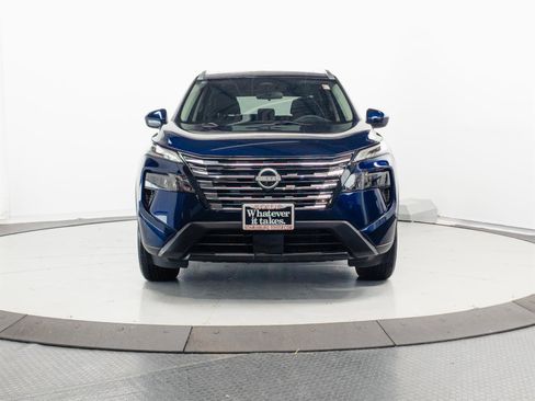 Used 2024 Nissan Rogue SV w/ SV Premium Package FWD image 2