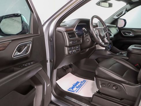 Used 2022 Chevrolet Tahoe Z71 w/ Luxury Package image 3