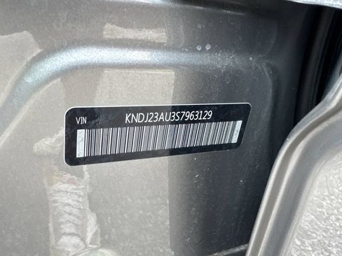 Used 2025 Kia Soul LX w/ LX Technology Package FWD image 31