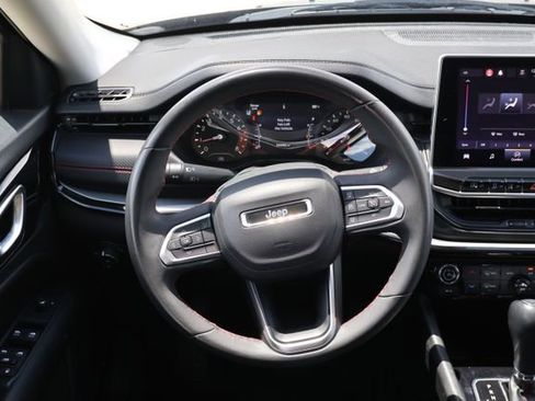 Used 2022 Jeep Compass Trailhawk AWD/4WD image 11