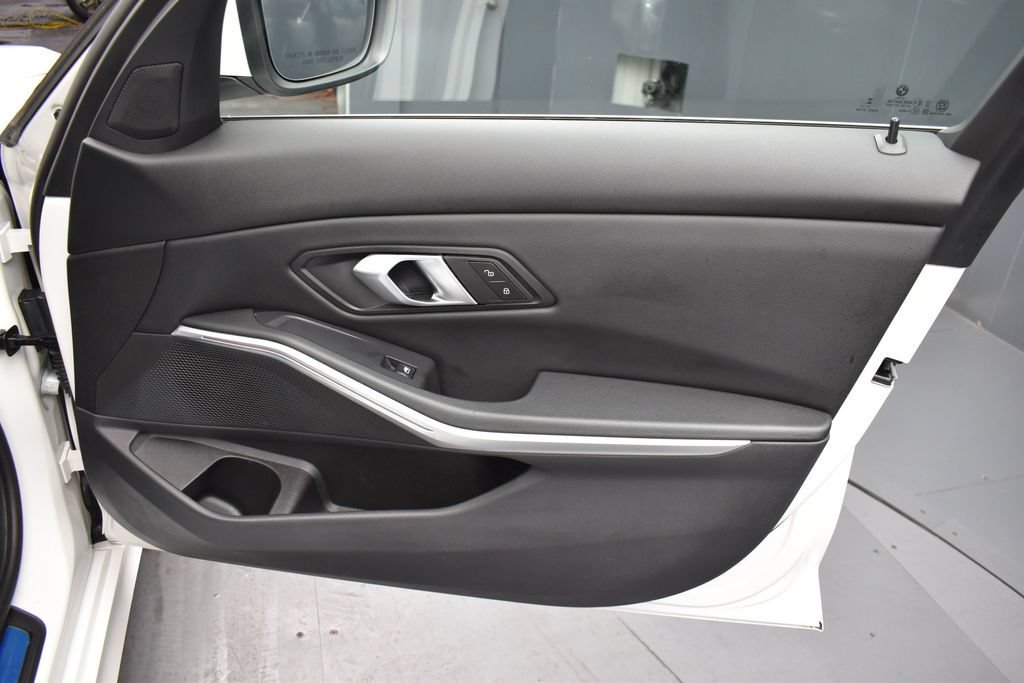 Used 2025 BMW 330i xDrive Sedan AWD/4WD image 6