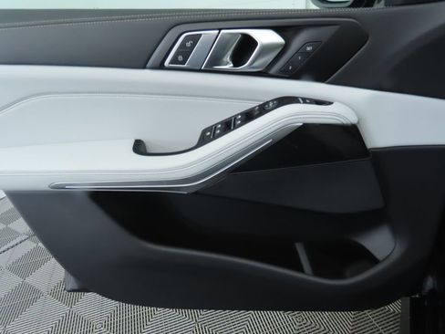 Used 2026 BMW X5 sDrive40i w/ M Sport Package image 27