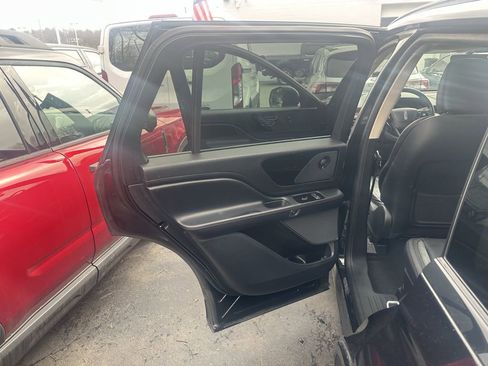 Used 2023 Lincoln Aviator Reserve w/ Equipment Group 201A AWD/4WD image 15
