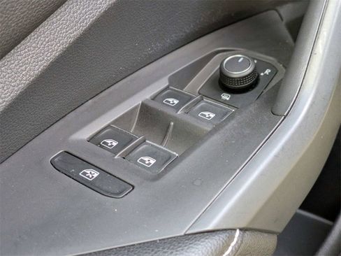 Certified 2025 Volkswagen Jetta S image 29