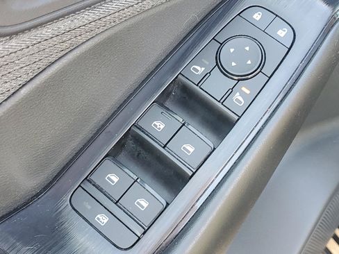 Used 2023 Nissan Rogue S FWD image 18