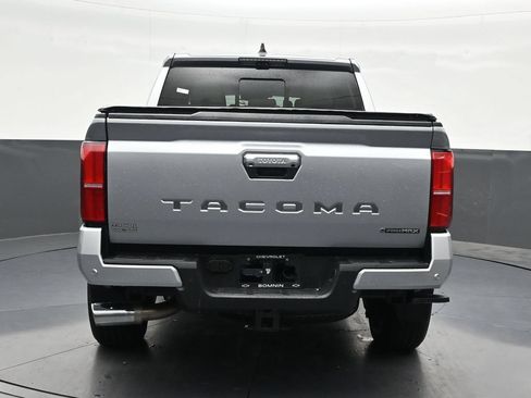Used 2025 Toyota Tacoma Limited AWD/4WD image 4