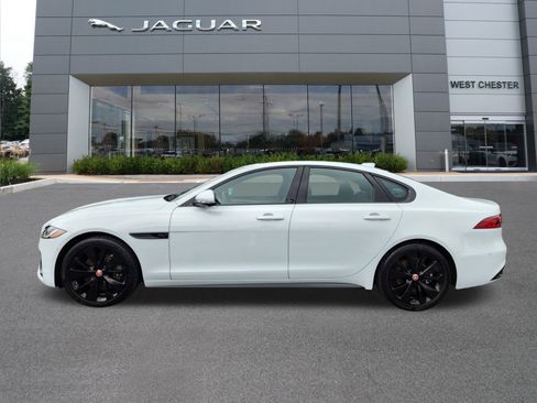 Certified 2021 Jaguar XF R-Dynamic SE image 3