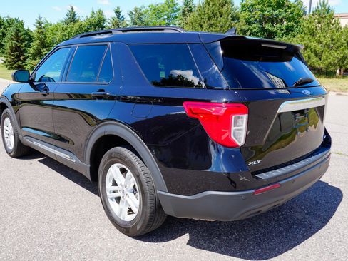 Used 2024 Ford Explorer XLT AWD/4WD image 6