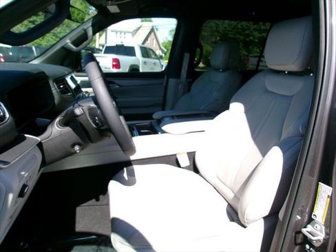 Certified 2025 Jeep Wagoneer 4WD image 7