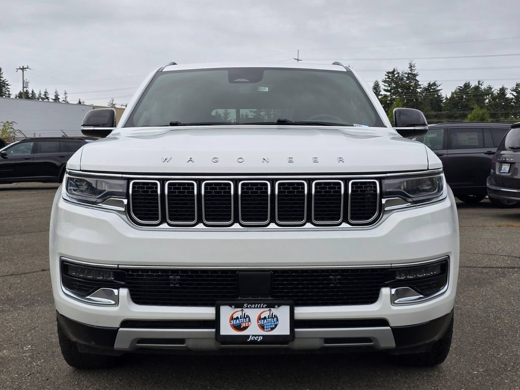 Used 2024 Jeep Wagoneer L Series II w/ Flexible Seating Group AWD/4WD image 3
