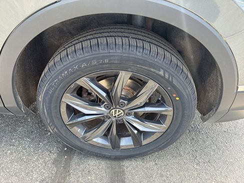 Used 2024 Volkswagen Tiguan SE AWD/4WD image 11