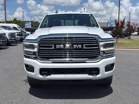 Used 2024 RAM 2500 Laramie AWD/4WD image 3