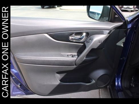 Used 2017 Nissan Rogue SL w/ SL Premium Package AWD/4WD image 19