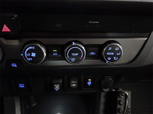 Used 2019 Toyota Tacoma TRD Sport image 15