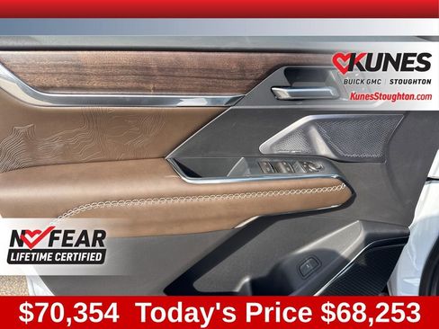 New 2026 GMC Acadia Denali Ultimate w/ LPO, Floor Liner Package AWD/4WD image 24