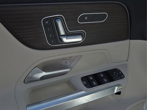 New 2026 Mercedes-Benz GLB 250 image 16