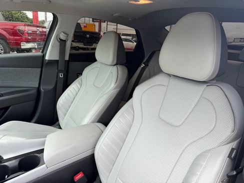 Used 2024 Hyundai Elantra Limited FWD image 11