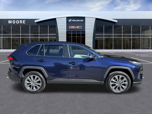Used 2022 Toyota RAV4 XLE Premium image 3