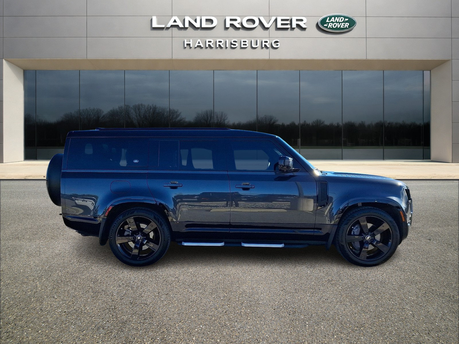 Used 2023 Land Rover Defender 130 X-Dynamic SE AWD/4WD image 5