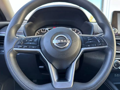 Used 2023 Nissan Altima 2.5 SV image 23