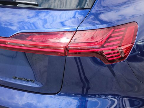 Used 2022 Audi e-tron Chronos AWD/4WD image 10