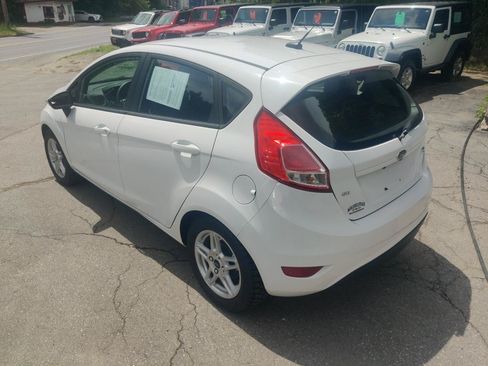 Used 2018 Ford Fiesta SE w/ Cold Weather Package FWD image 4