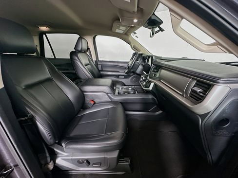 Used 2024 Ford Expedition Max XLT image 34
