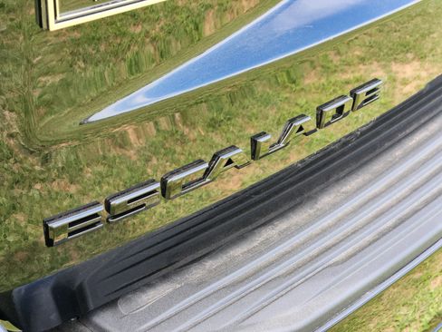 New 2026 Cadillac Escalade ESV Platinum Sport w/ LPO, ONYX Package image 7