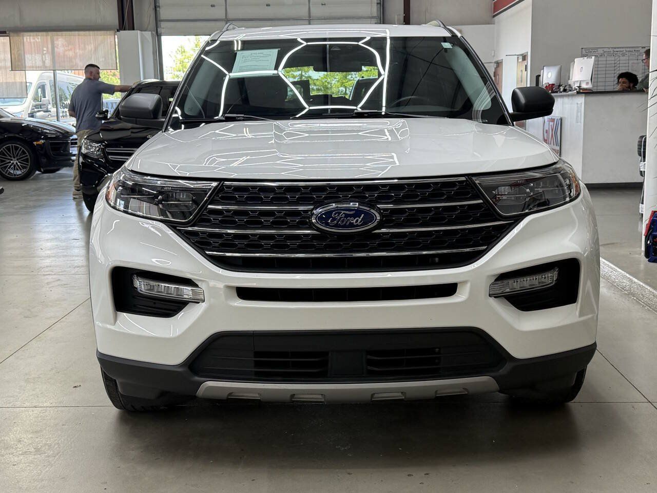 Used 2021 Ford Explorer XLT w/ Equipment Group 202A AWD/4WD image 6
