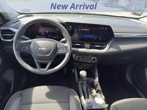 Used 2025 Chevrolet TrailBlazer LT AWD/4WD image 8