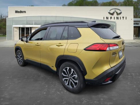 Used 2023 Toyota Corolla Cross SE image 5