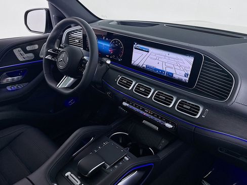 New 2026 Mercedes-Benz GLS 580 4MATIC image 16